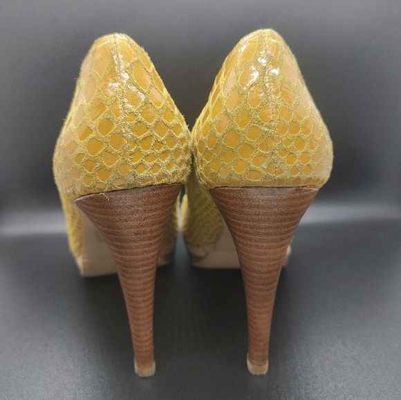 Yellow Moda Pumps - Picture 4 of 6